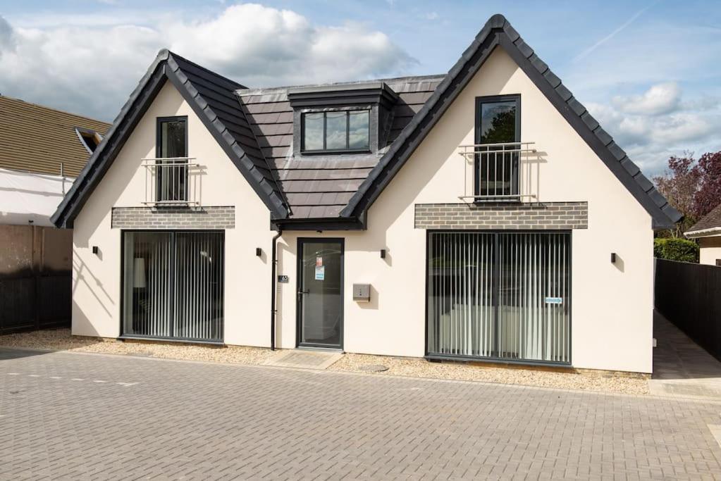 Maisy Lodge - Two Bed Lux Flat - Parking, Netflix, Wifi - Close To Blenheim Palace & Oxford - F2 Kidlington Exterior foto