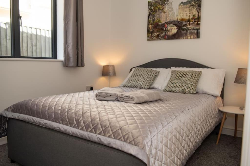 Maisy Lodge - Two Bed Lux Flat - Parking, Netflix, Wifi - Close To Blenheim Palace & Oxford - F2 Kidlington Exterior foto