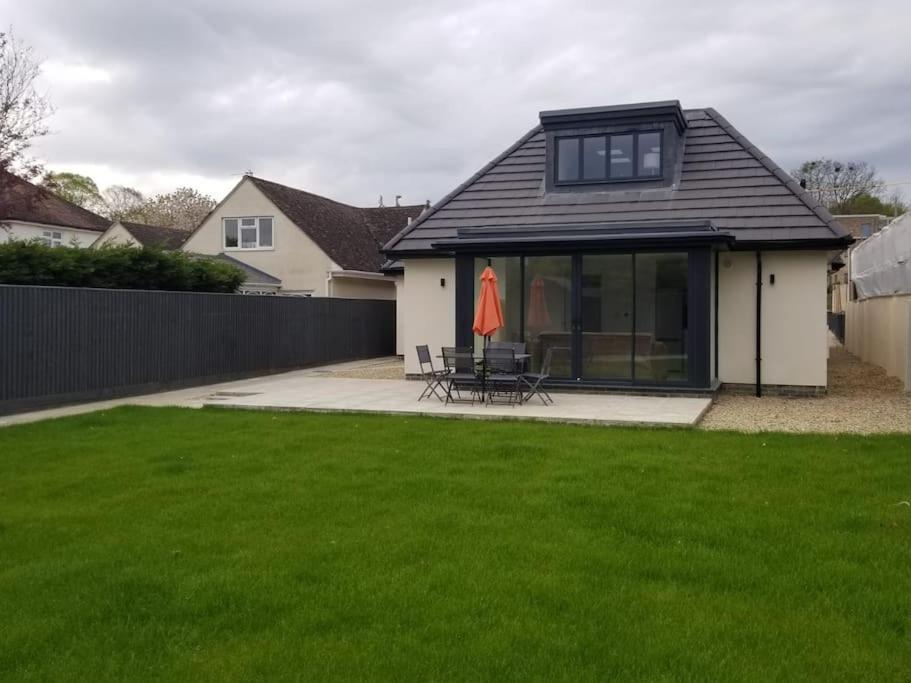 Maisy Lodge - Two Bed Lux Flat - Parking, Netflix, Wifi - Close To Blenheim Palace & Oxford - F2 Kidlington Exterior foto